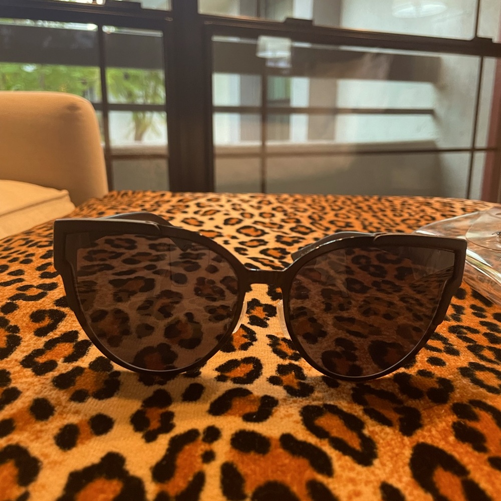 Quay, oversized black cat eye glasses. Never worn